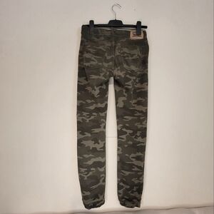 💥HOST PICK💥Levi's Kids Camo Soft Knit Jogger pants,Kids Big boys L(12-1